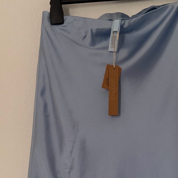 NWT SKIMS Women’s Silk Midi Skirt Glacier Blue baby blue pastel - Picture 3 of 4